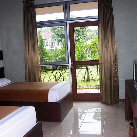 Le Villa Bougenville Bogor Extérieur photo