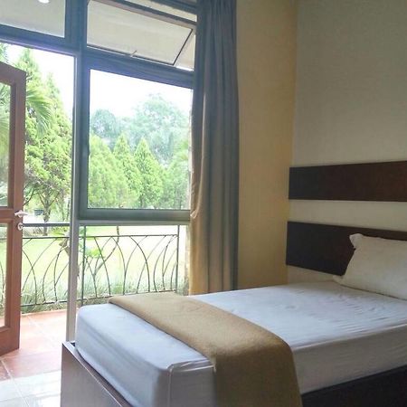 Le Villa Bougenville Bogor Extérieur photo